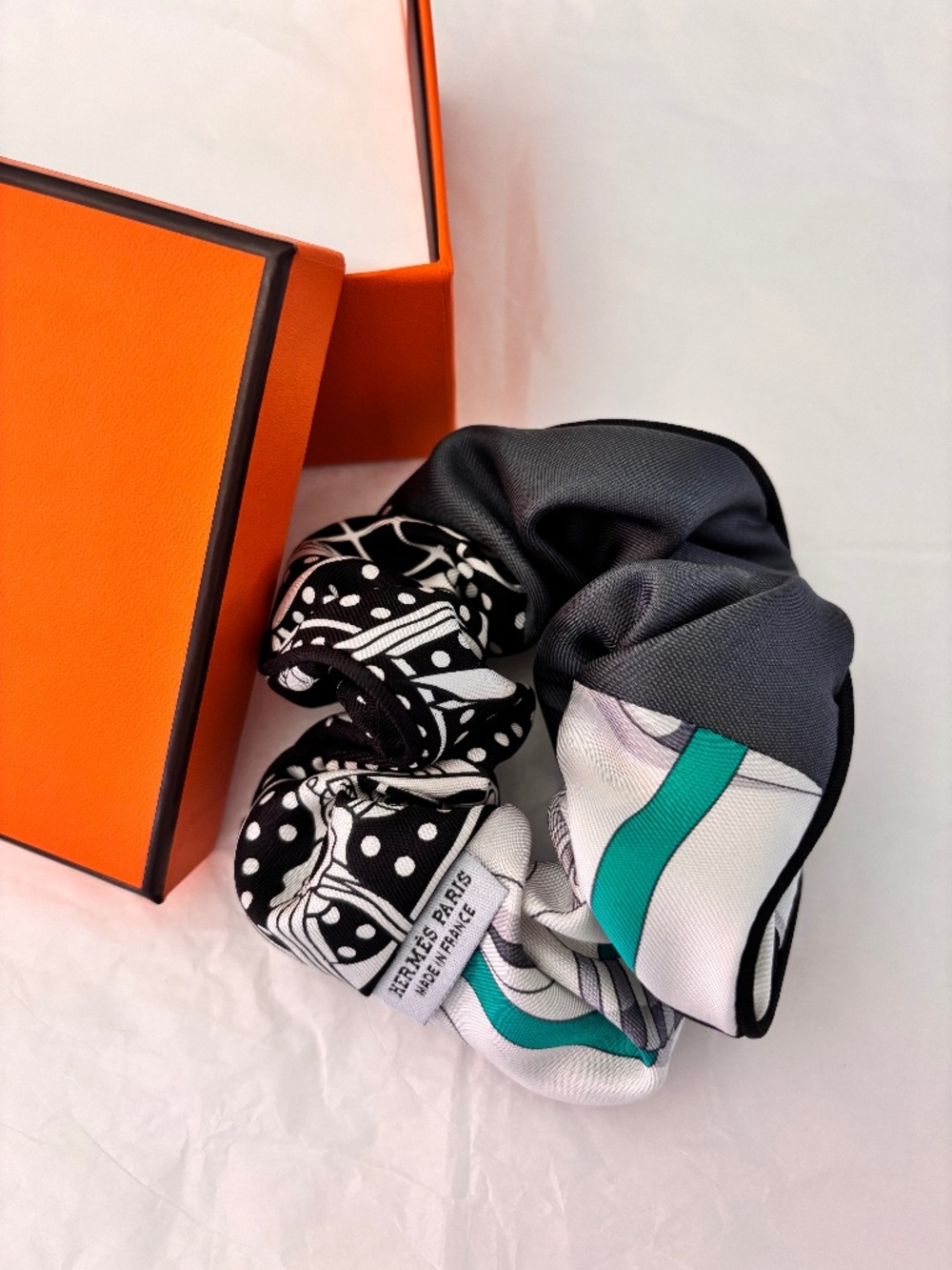 HERMÈS Silk Twill Scrunchie Hair Accessory NWT with Box